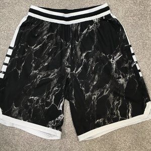 Nike Basketball Shorts XXL